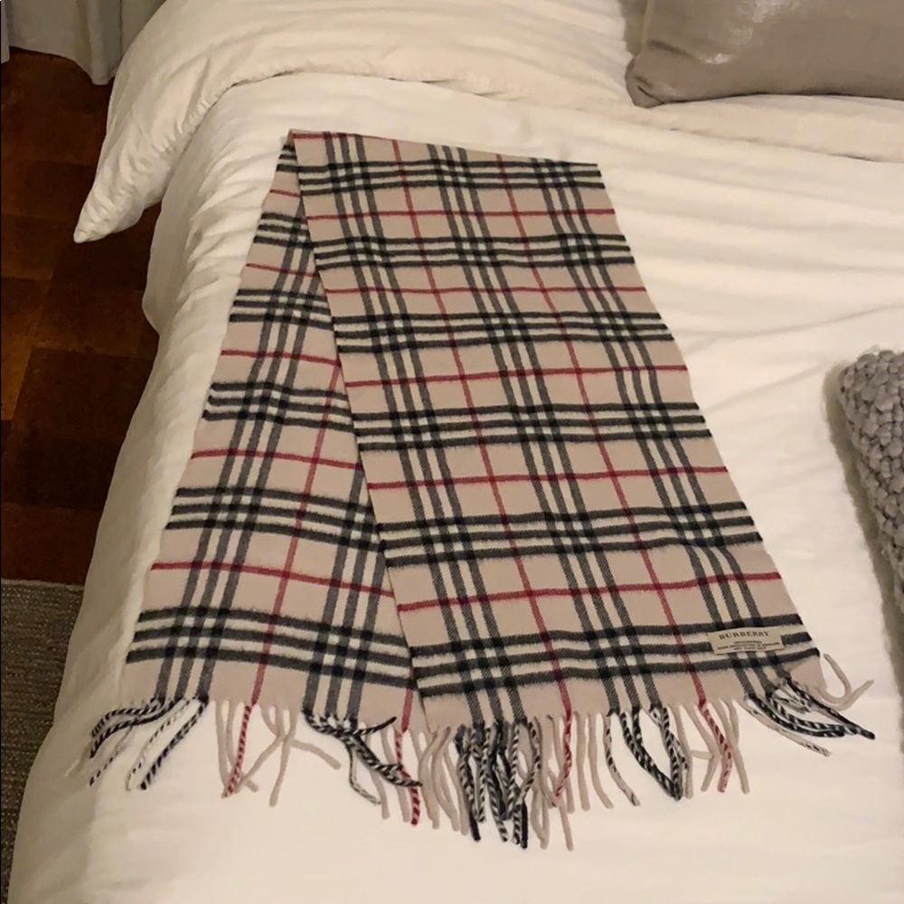 Burberry Classic Cashmere Scarf